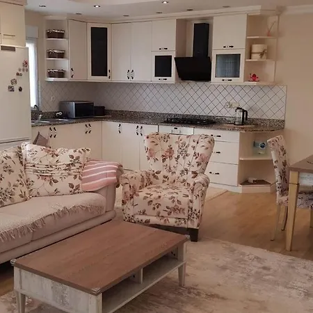 Уютная И Просторная Квартира Рядом С Морем Daire
